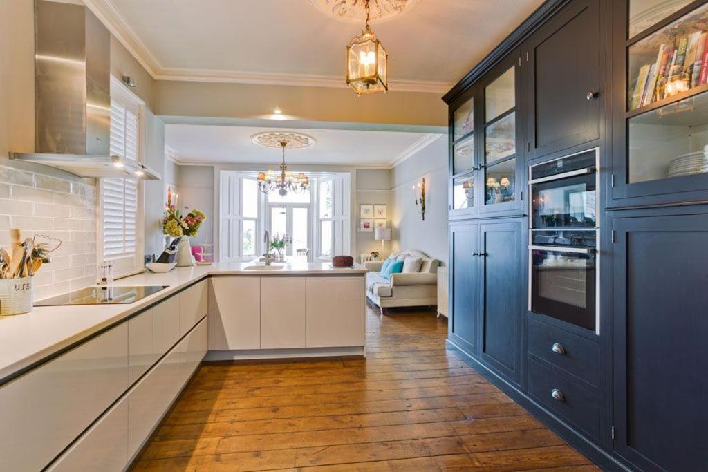 فيلا Bay House بوماريس المظهر الخارجي الصورة