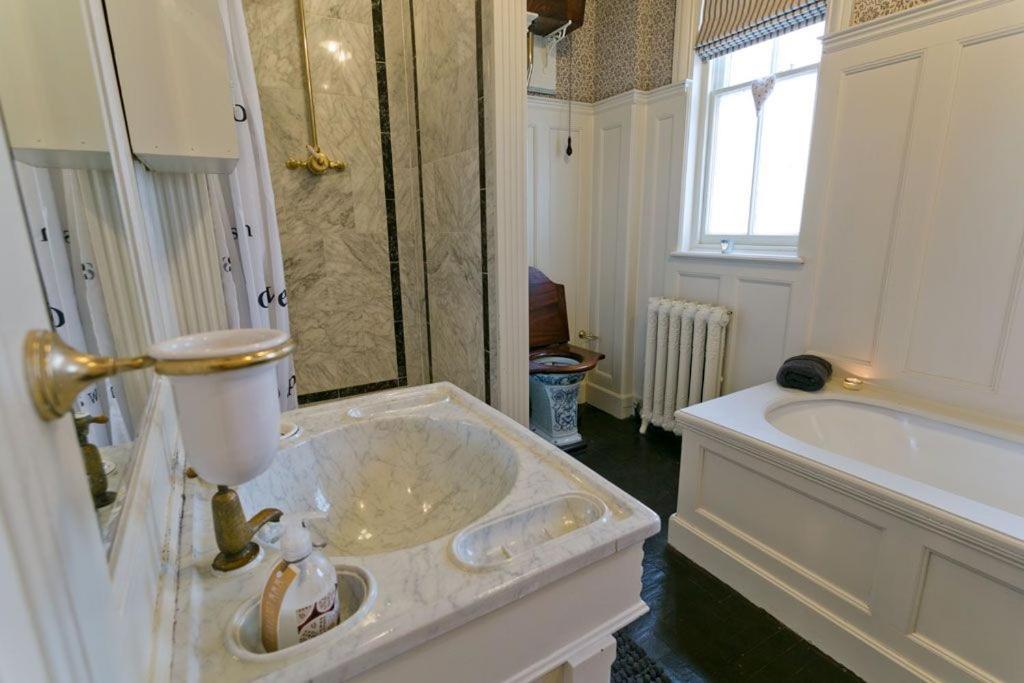 فيلا Bay House بوماريس المظهر الخارجي الصورة