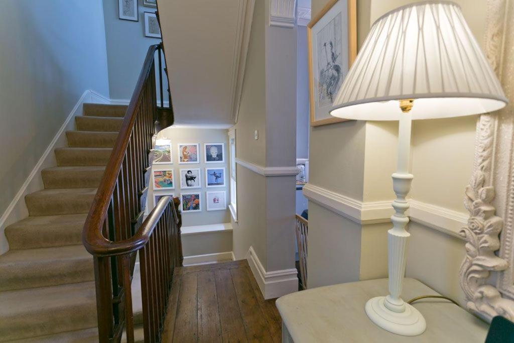 فيلا Bay House بوماريس المظهر الخارجي الصورة